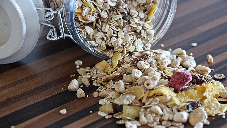 Der Hersteller Flying Tiger ruft Müsli-Mix und Bananen-Chips zurück. Symbolbild.