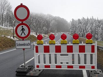 Bis Dienstagmittag blieb die Zufahrt zum Kreuzberg wegen Eisbruchgefahr gesperrt. Foto: Marion Eckert