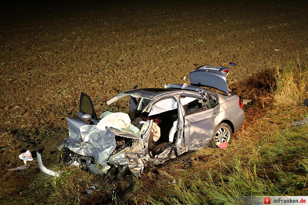 Ein Toter bei Frontalzusammenstoß auf B15