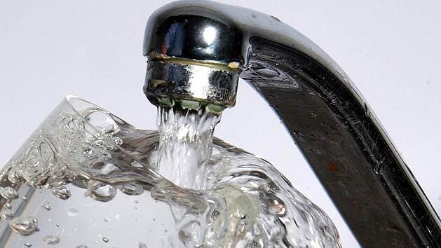 Wird in Zukunft noch das Wasser aus den eigenen Quellen aus den Nordhalbener Leitungen sprudeln? Symbolfoto: Jochen Eckel /dpa