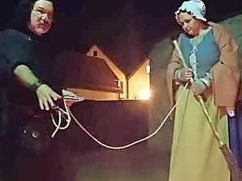 Wer begleitet den Schmied von Pottenstein und die "Hexe" Anna durch die abendliche Stadt Pottenstein? Foto: privat