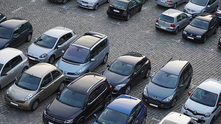 Worin liegt der Unterschied zwischen Halten und Parken?