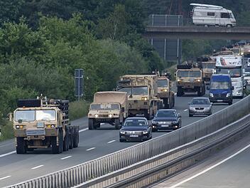300 US-Milit&auml;rfahrzeuge rollen &uuml;ber A2 und A33