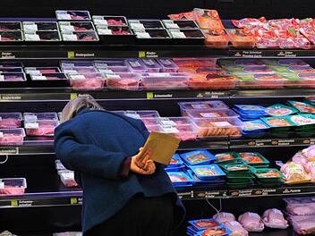 Tierhaltungs-Label soll "in Tonne": Mehr Billig-Fleisch im Supermarkt?