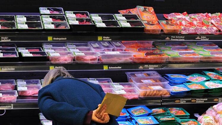 Tierhaltungs-Label soll "in Tonne": Mehr Billig-Fleisch im Supermarkt?