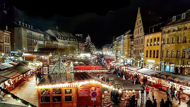 Die Adventszeit ist f&uuml;r viele auch die Zeit des Gl&uuml;hweins und der Weihnachtsm&auml;rkte. Bild: Weihnachtsmarkt Bayreuth (inFrankenPix)