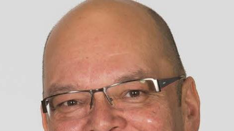 Tino Vetter  (Freie Wähler): In Vertretung des erkrankten Fraktionsvorsitzenden Michael Zwingmann   sagte der Kreisgeschäftsführer, dass in Kronach von einem Investitionsstau keine Rede sein könne. Die Strabs habe aber beim Straßenbau gezielte Projekte verhindert. Nach der Abschaffung könne es nun  Besserung geben. Außerdem sei auf Antrag der FW eine Stellplatzordnung beschlossen worden, die den stärkeren Bau von benötigten Single-Wohnungen ermögliche. Ferner werde gerade ein umfangreiches S...
