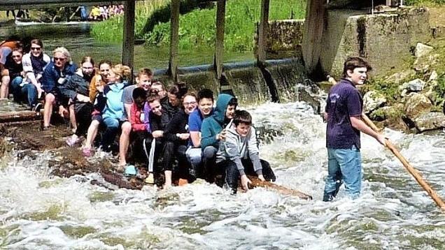 Die touristische Flößerei nimmt in Wallenfels einen hohen Stellenwert ein.  Foto: Gerd Fleischmann