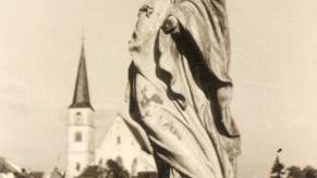 Bis 1945 grüßte die Figur auf der Brücke. Foto: Archiv Kirchner