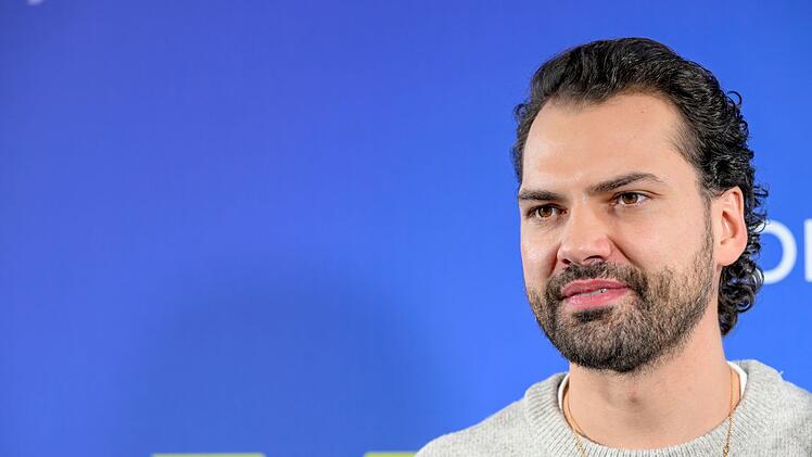 Nach einer langen Partynacht l&auml;sst Jimi Blue Ochsenknecht bei "Diese Ochsenknechts" einen Drehtermin sausen.