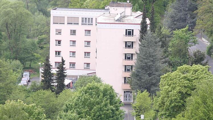 Vom Kran aus sieht man auch das alte Haus Waldenfels. Foto: Ralf Ruppert