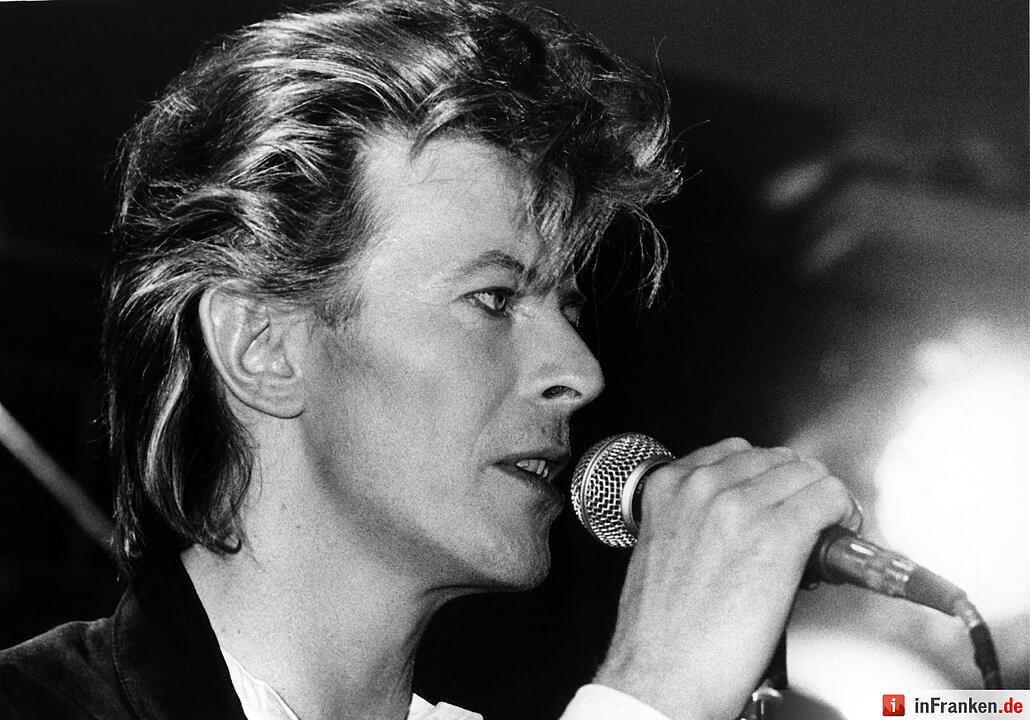 Der britische Musiker David Bowie gibt am 26.03.1987 in München eine Pressekonferenz zu seiner bevorstehenden "Glass Spider Tour". Foto: Martina Hellmann/dpa