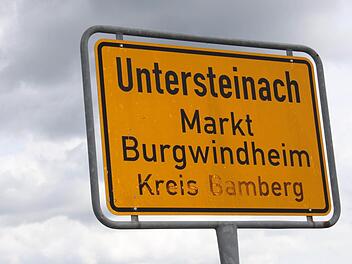 Im Burgwindheimer Gemeindeteil Untersteinach landete Gemeinderat Arnholdt bei einer Auseinandersetzung im Graben. Foto: Anette Schreiber