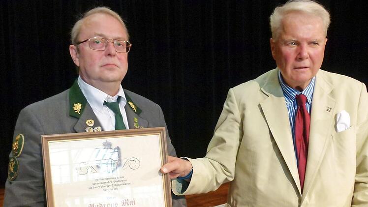 Das Protektoratsabzeichen übergab Andreas Prinz von Sachsen-Coburg und Gotha an Andreas Mai.