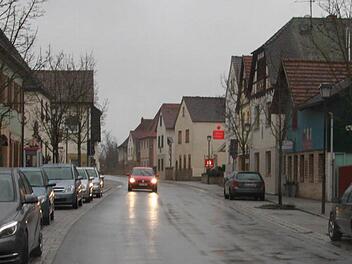 14 Hektar umfasst das Gebiet zwischen der Ebensfelder Hauptstraße (Bild) und der Unteren Straße, das in die Ortskernsanierung mit aufgenommen werden könnte. Foto: Matthias Einwag