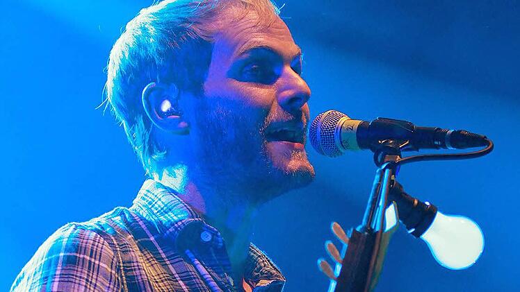 Sportfreunde-Sänger Peter Brugger, hier beim Konzert vor wenigen Wochen in Bamberg. Foto: Archiv/Langer