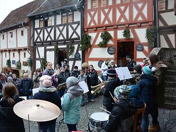 Vor allem die Jugendbläser freuen sich jedes Jahr wieder auf ihren Auftritt in Diebach. Fotos: Elisabeth Assmann