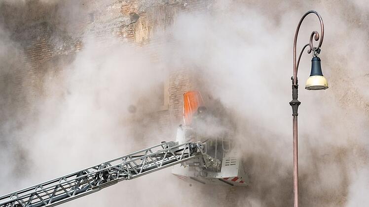 Mittelalterlicher Turm in Rom stürzt ein