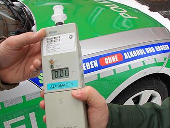 Die Polizei in Interfranken wird in der Faschingszeit häufiger Alkoholkontrollen durchführen. (Symbolbild: Polizeipräsidium Oberfranken / Alexander G. Walther)
