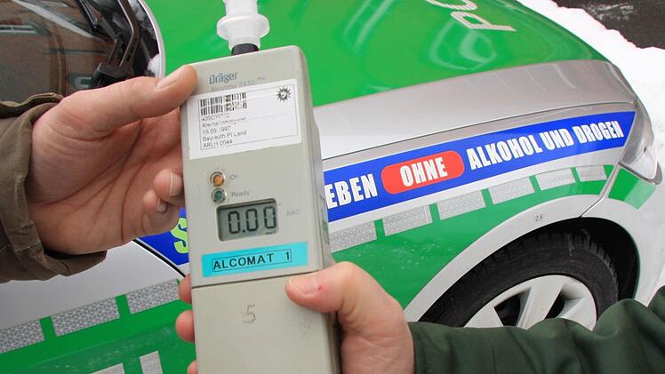 Die Polizei in Interfranken wird in der Faschingszeit häufiger Alkoholkontrollen durchführen. (Symbolbild: Polizeipräsidium Oberfranken / Alexander G. Walther)