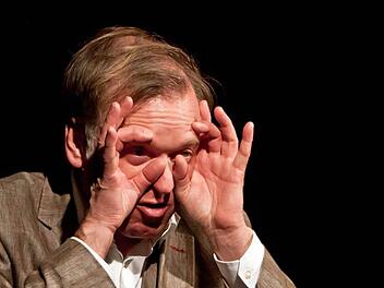 Christian Springer stellte sein Programm "Oben ohne" im "Schwarzen Bär" in Beiersdorf vor. Foto: Jochen Berger