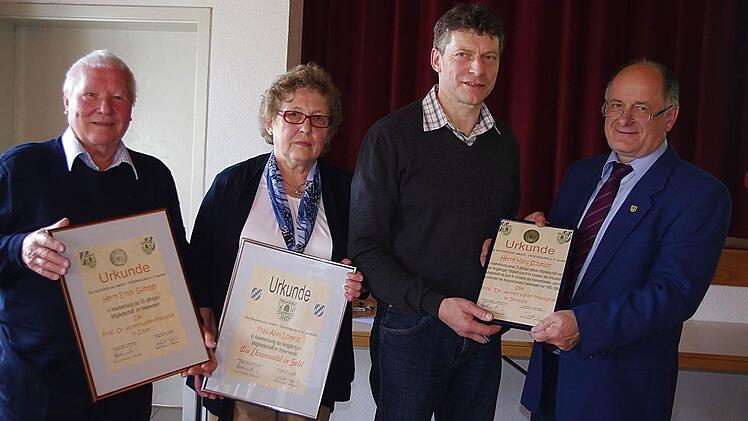 Ehrungen beim BIV-Kreisverband Frankenwald. Im Bild (von links) Ernst Günther, Anni Lorenz, Hans Schmidt sowie Kreisvorsitzender Hans Jorda Foto: Heike Schülein