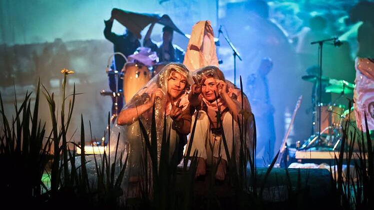 No rain, no rain: Szene aus dem Musical "Woodstock - The Story". Am 6. Februar wird die Darbietung in der Konzerthalle zu sehen sein. "Foto: Veranstaltungsservice Bamberg