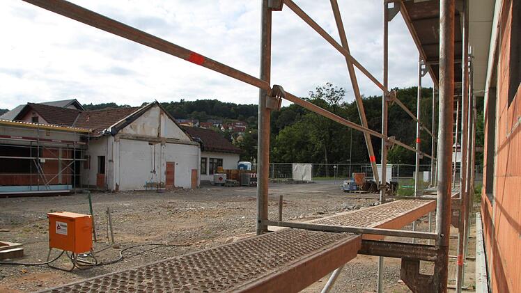 Der Rohbau der neuen Rettungswache in Bad Brückenau steht schon. Foto: Ulrike Müller