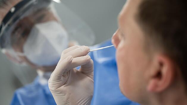 Stadt Nürnberg bittet Reiserückkehrer aus Nichtrisikogebieten um PCR-Test - trotz Wegfall der Testpflicht.