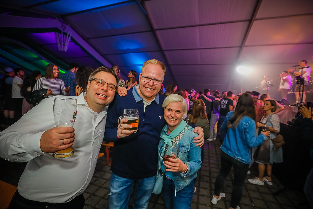 Samstagsparty im Festzelt!