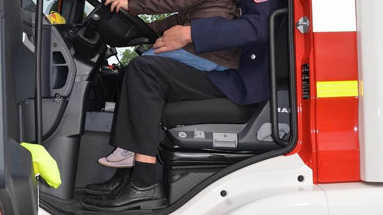 Früh übt sich, wer einmal eine taffe Feuerwehrfrau werden will. Foto: Andrea Spörlein
