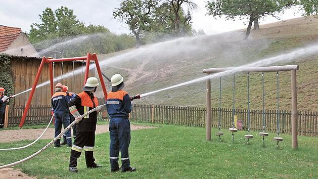 Der Nachwuchs kam zum Zug: Die Jugendfeuerwehr Neubrunn zeigte beim Gemeindefeuerwehrtag, was sie leisten kann.  Fotos: Ewald Stretz