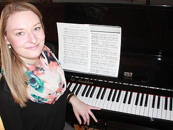 Lena Vogler aus Singenrain studiert an der Würzburger Musikschule Gesang. Morgen Abend wird sie in der Hartwaldklinik auftreten. Foto: Carmen Schmitt