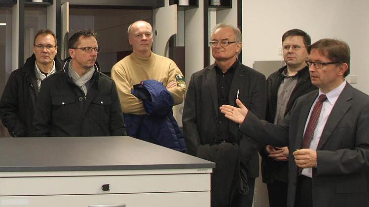 Beim Besuch einer Polizeidelegation stellten BR-Redaktionsleiter Alexander Müller (rechts) ...