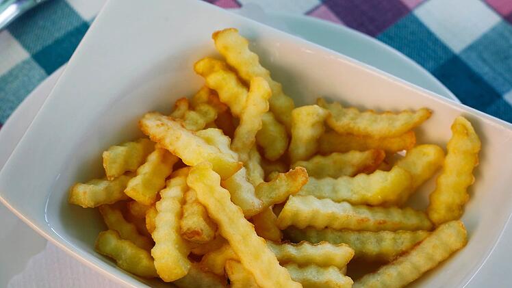 Experten der EU-Länder entscheiden am über neue Vorgaben für Pommes-Buden und andere Restaurants, mit denen Verbraucher besser vor dem krebsverdächtigen Stoff Acrylamid geschützt werden sollen