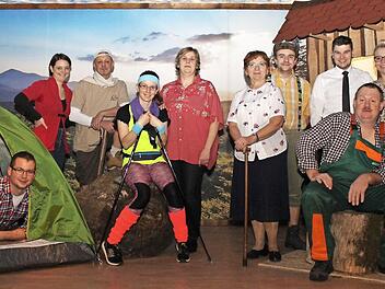 Das neue Stück der Elsendorfer Theatergruppe dreht sich um eine rüstige Oma, die nicht so will wie ihre Kinder. Foto: Evi Seeger