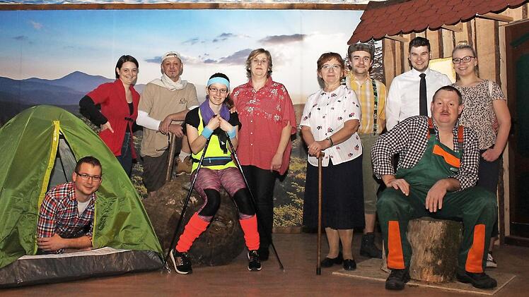 Das neue Stück der Elsendorfer Theatergruppe dreht sich um eine rüstige Oma, die nicht so will wie ihre Kinder. Foto: Evi Seeger