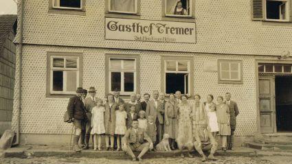 Das historische Bild zeigt den Gasthof Tremer. Foto: Emil und Maria Sieghart