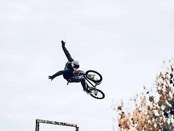 Spektakul&auml;res gibt es bei der BMX-Show der Coburg Lokals auf der Mauer zu sehen.
