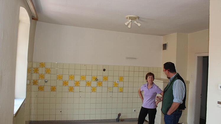 In der Wohnküche sollen die Flüchtlinge selbst kochen. Essenspakete sollen sie auf Wunsch der Vermieter nicht bekommen.