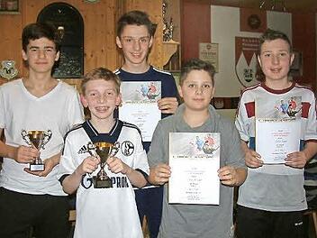 Die besten Schüler A und B bei den Tischtennis-Vereinsmeisterschaften des FC Nordhalben waren (von links) Manuel Pötzl, Thomas Stumpf, Lukas Ellinger, Niklas Elllinger und Lukas Stumpf. Foto: Hans Franz