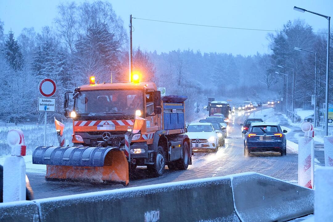 Schnee sorgt für Verkehrschaos in Franken