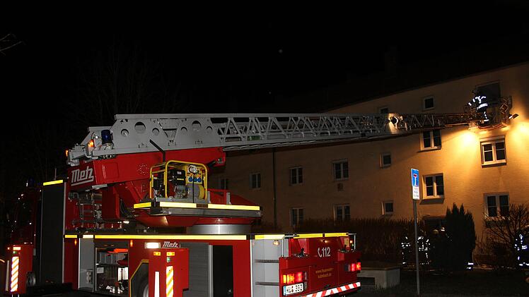 Die  Feuerwehr Kulmbach setzte bei der geheimen Löschübung eine Drehleiter ein.  Foto: Sonny Adam