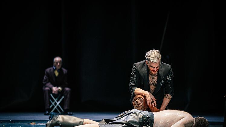 "Das Rheingold" von Richard Wagner feierte in der Regie von Alexander Müller-Elmau Premiere am Landestheater Coburg.Foto: Sebastian Buff