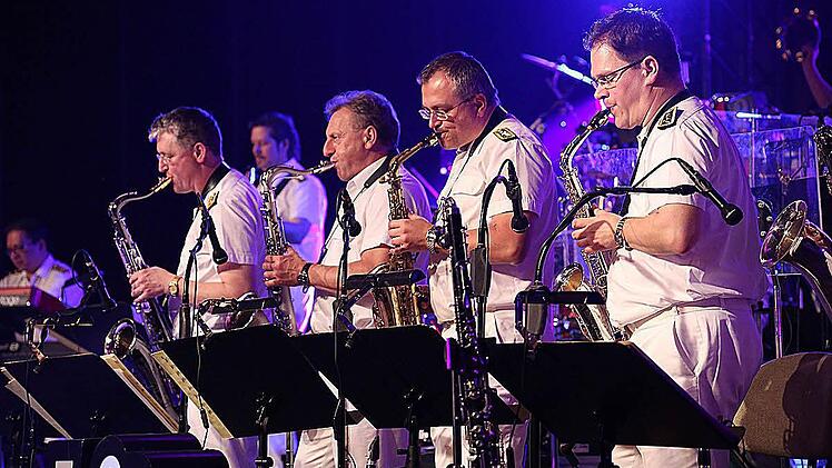 Die Bigband der Bundeswehr in der Münnerstädter Mehrzweckhalle. Foto: Dieter Britz