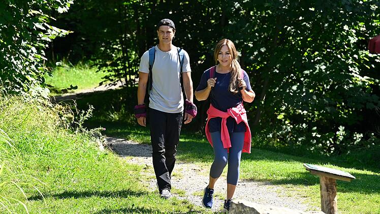 F&uuml;r Katja (Simone Thomalla) und Adrian (Kristo Ferkic) gibt es in der vorletzten "Fr&uuml;hling"-Folge "Leben oder nicht!" unliebsame &Uuml;berraschungen.