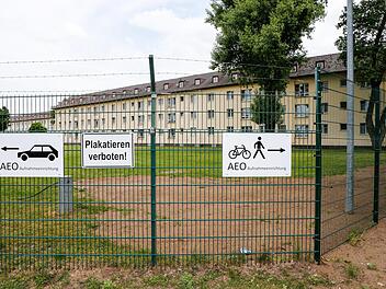 Ab August wird die AEO zum Ankerzentrum. In der Zwischenzeit gerät die Unterbringungspraxis der Regierung in den Gemeinschaftsunterkünften in die Kritik.   Matthias Hoch