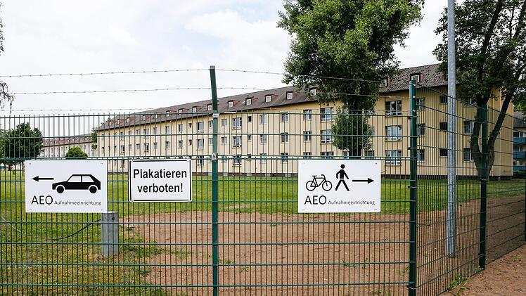 Ab August wird die AEO zum Ankerzentrum. In der Zwischenzeit gerät die Unterbringungspraxis der Regierung in den Gemeinschaftsunterkünften in die Kritik.   Matthias Hoch