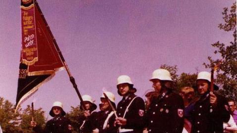 Fahnenweihe 1976. Foto: Archiv Feuerwehr Rothhausen