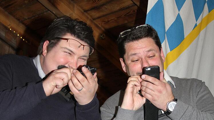 Stefan Wicklein (rechts) wurde von Nicolas Roth gespielt - sogar das Nachrichtenabrufen auf dem Smartphone passte perfekt. Foto: Sonny Adam
